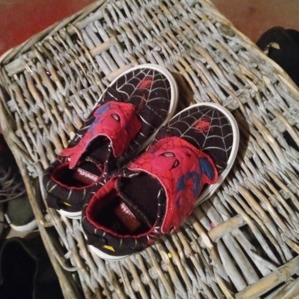 Toddler boys spiderman 🕷️ snaps shoes